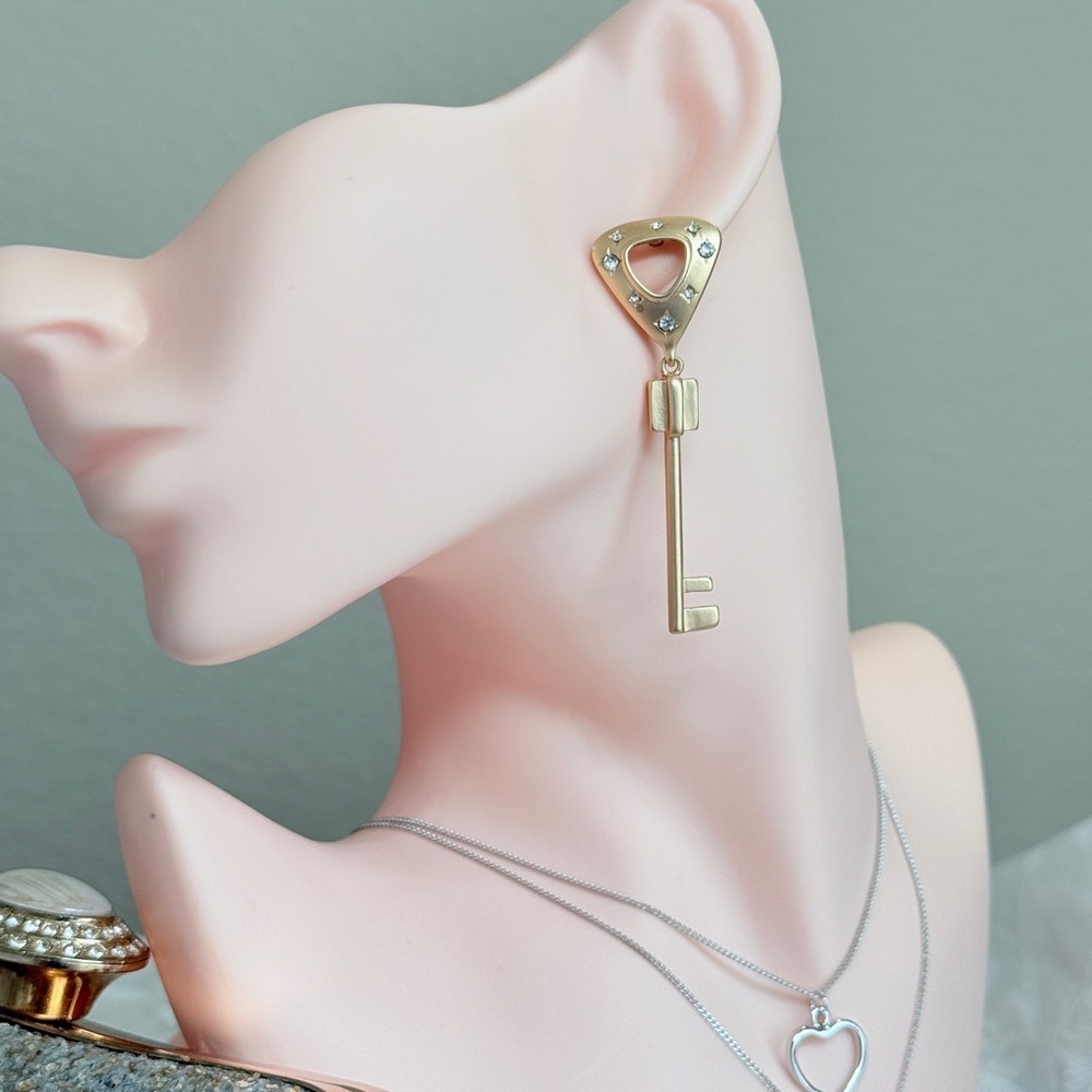 ⚜️ Gold Key Dangle Earrings - Picture 3 of 9